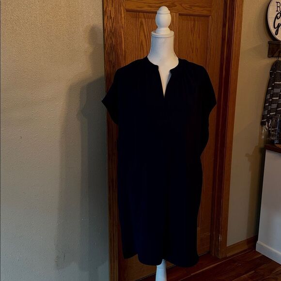 VINCE Short Sleeve Popover Shift Dress - Picture 2 of 10